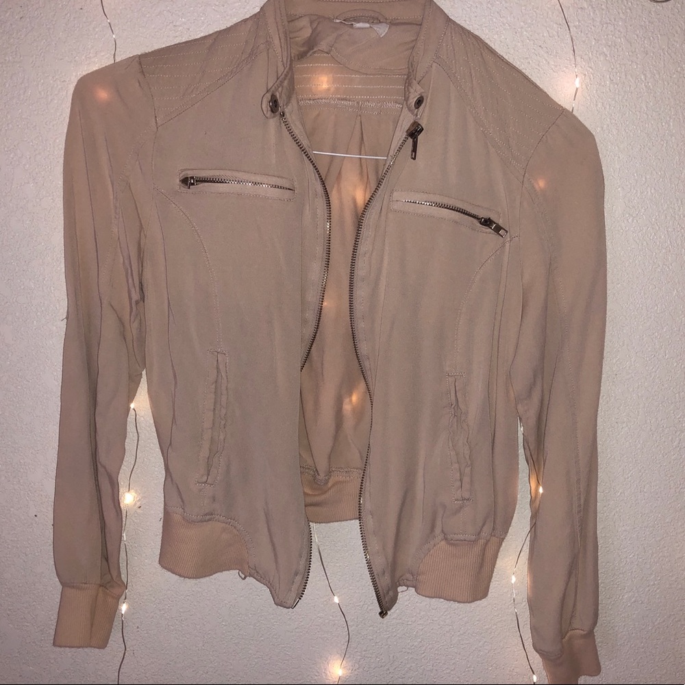 Lightweight jacket